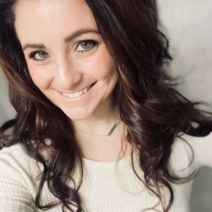 Meet your Posher, Alexis Marie